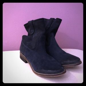 Navy blue boots 👢